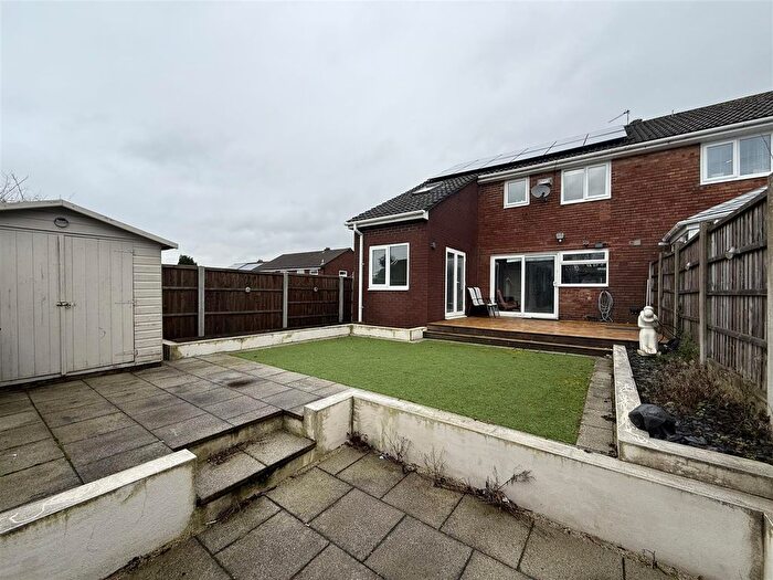 5 Bedroom Semi-detached House For Sale In Shelley Rise, Dukinfield, SK16