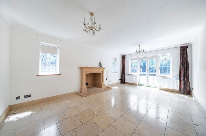 4 Bedroom Detached House For Sale In Bay Tree Close, Bromley, BR1