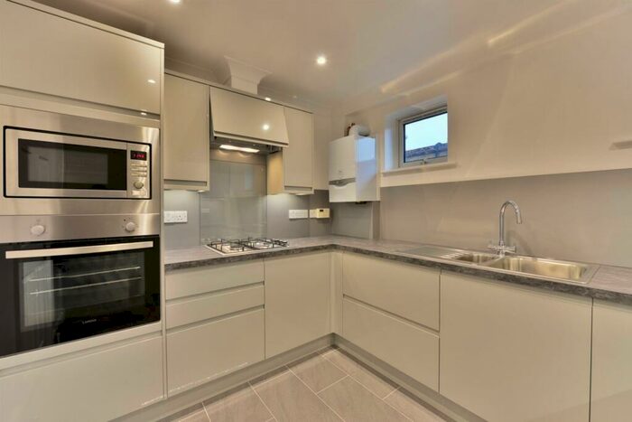 2 Bedroom Apartment To Rent In Regents Park Road, Finchley Central, N3