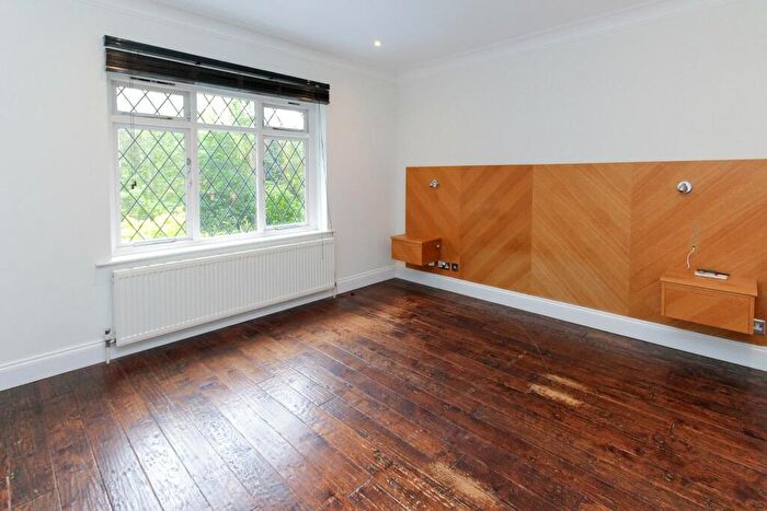 5 Bedroom Detached House To Rent In Canons Drive, Edgware, HA8