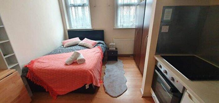 Studio To Rent In Brondesbury Park, NW6