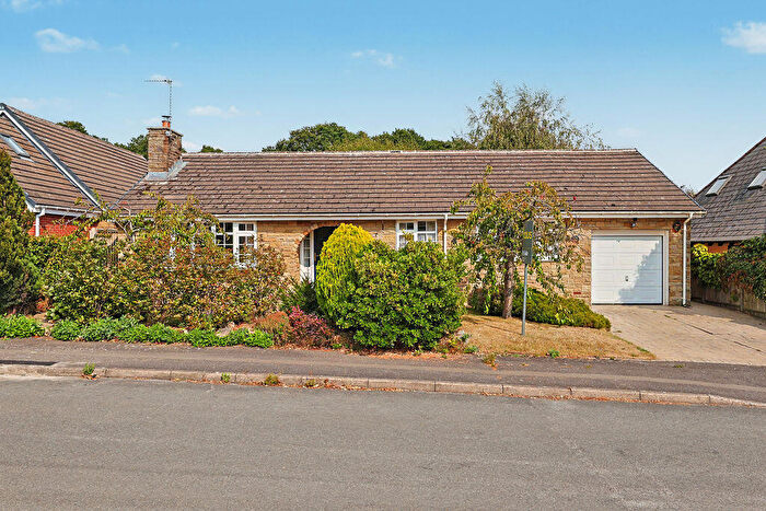 3 Bedroom Detached Bungalow For Sale In Hayfield Close, Wingerworth, Chesterfield, S42