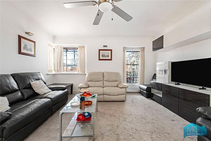 2 Bedroom Flat For Sale In Mulberry Close, London, NW4