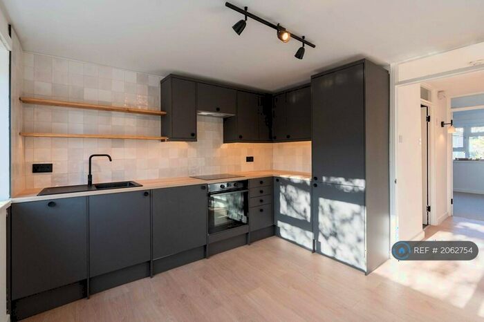 2 Bedroom Flat To Rent In Queen Street, Portsmouth, PO1