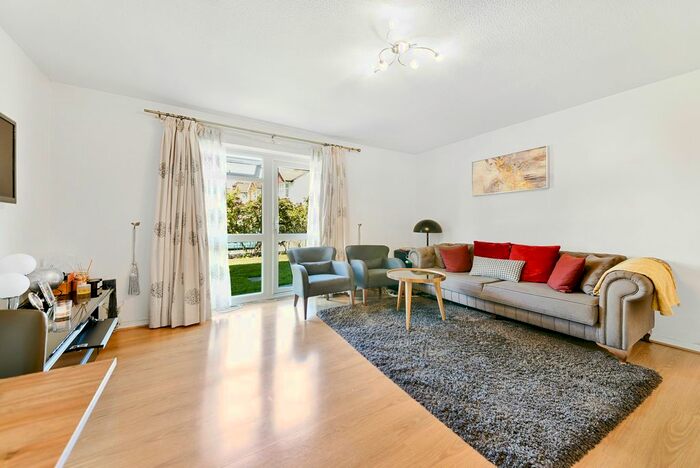 2 Bedroom Flat To Rent In Henfield Road, SW19