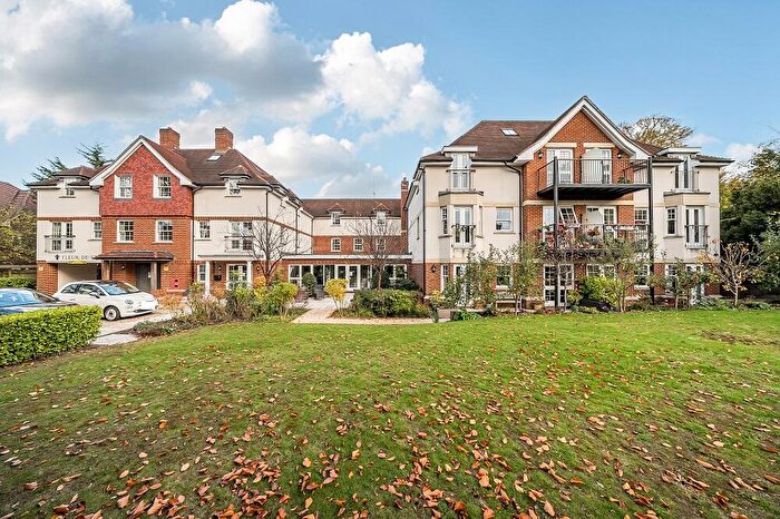 2 Bedroom Apartment For Sale In Wiltshire Road, Wokingham, Berkshire, RG40
