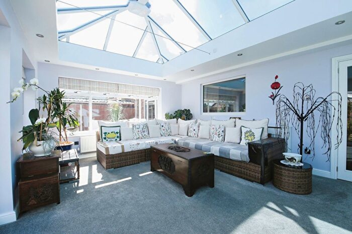 4 Bedroom Bungalow For Sale In Nene Terrace, Crowland, Peterborough, PE6