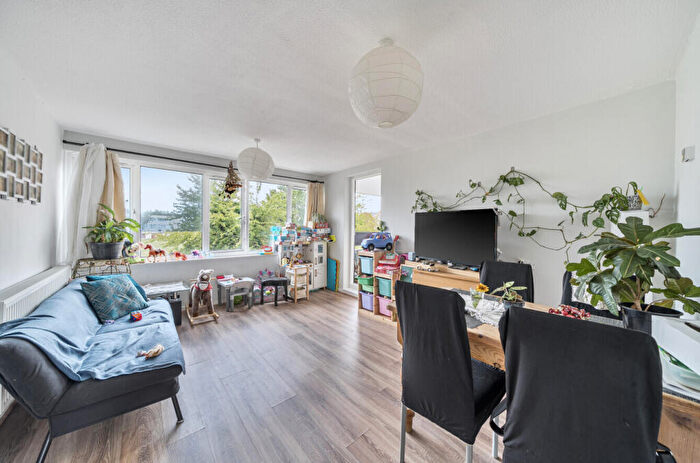 1 Bedroom Apartment For Sale In Gale Close, Mitcham, CR4