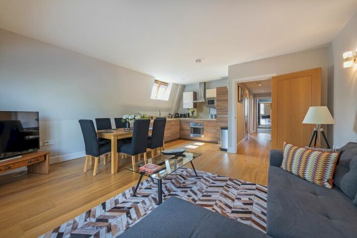 2 Bedroom Flat To Rent In Putney Hill, London, SW15