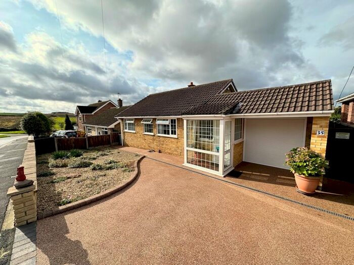 3 Bedroom Detached Bungalow For Sale In Saltersford Road, Grantham, NG31
