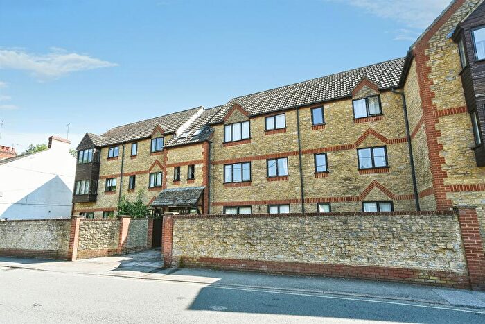 2 Bedroom Flat For Sale In Beeches Road, Cirencester, GL7