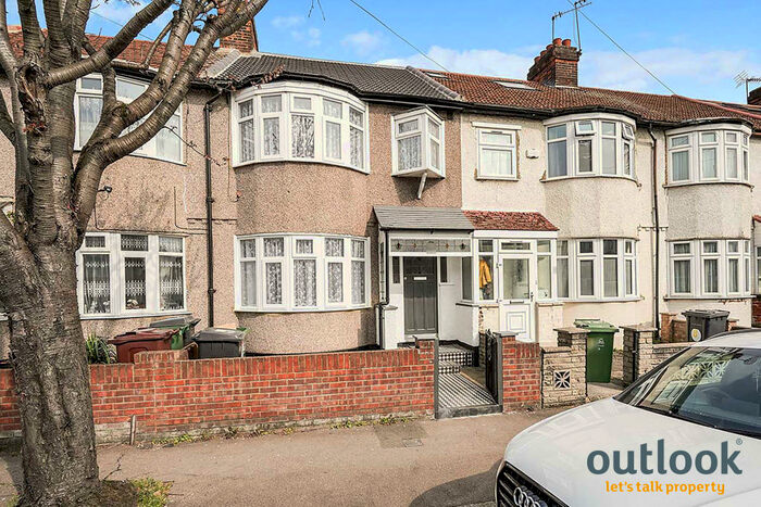 4 Bedroom Terraced House To Rent In Sanderstead Road, Leyton, E10
