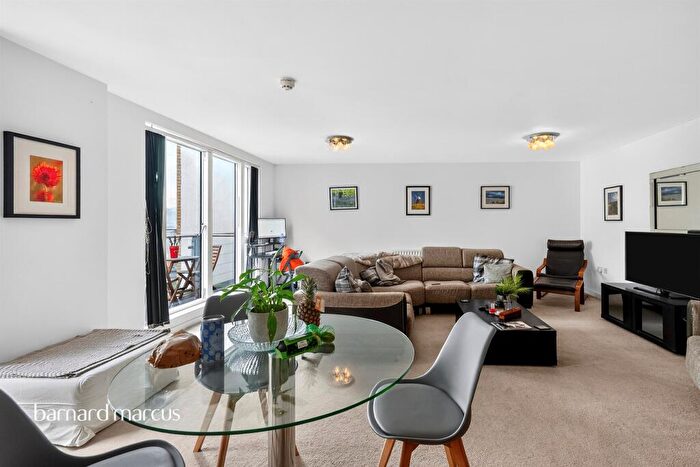 2 Bedroom Flat For Sale In Violet Road, London, E3