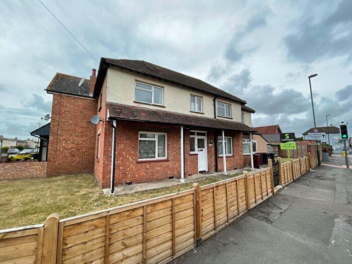 4 Bedroom Detached House To Rent In Florence Road, Chichester, PO19