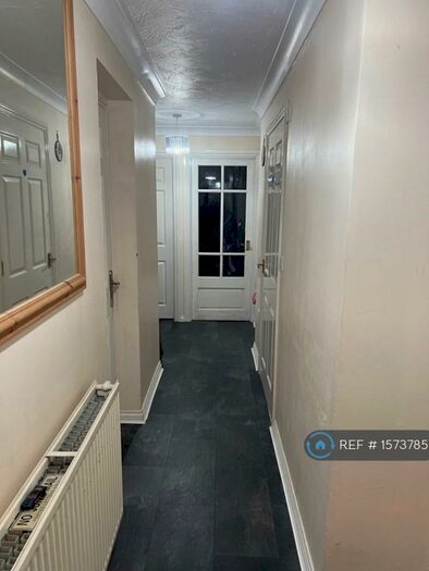 4 Bedroom Terraced House To Rent In Hurworth Avenue, Slough, SL3