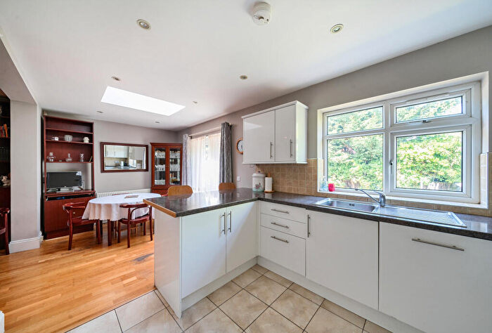 3 Bedroom Bungalow For Sale In Tudor Close, London, NW9