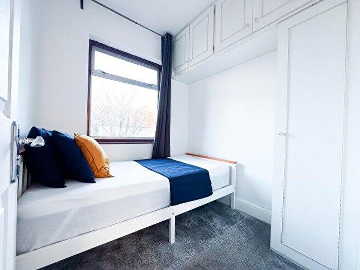 2 Bedroom Flat To Rent In Wesley Avenue, NW10