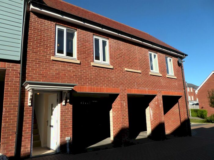 2 Bedroom Apartment To Rent In Weavers Close, BN21