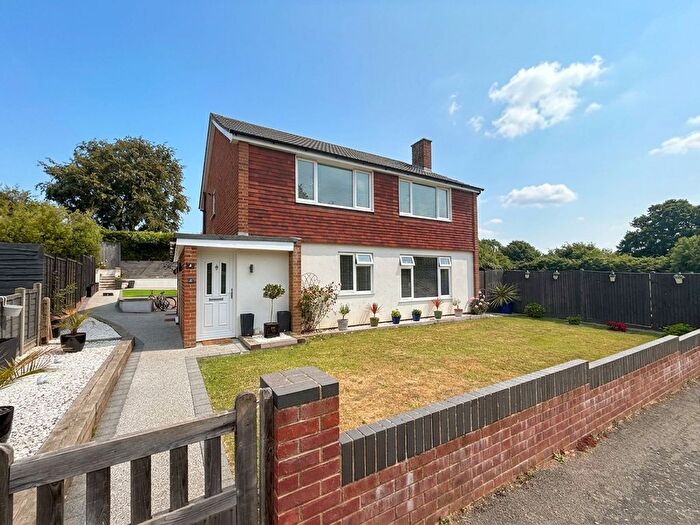 3 Bedroom Property For Sale In Sycamore Road, Hythe, SO45