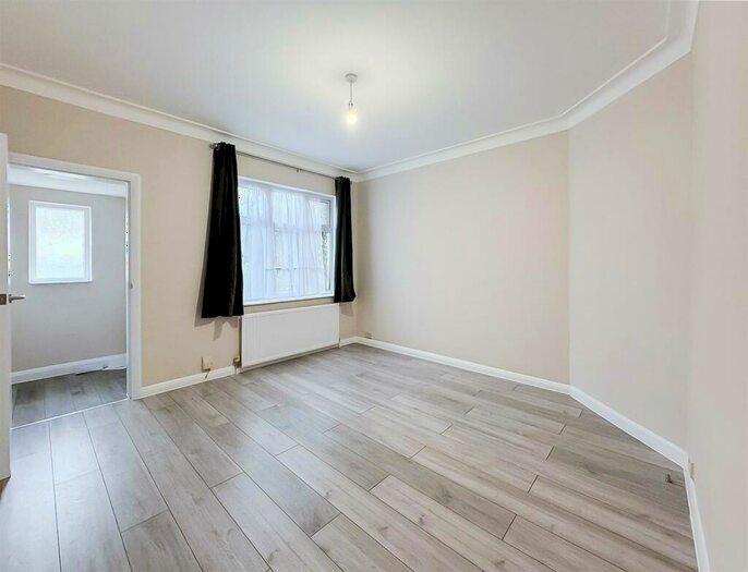 2 Bedroom Apartment To Rent In Granville Road, London, N22