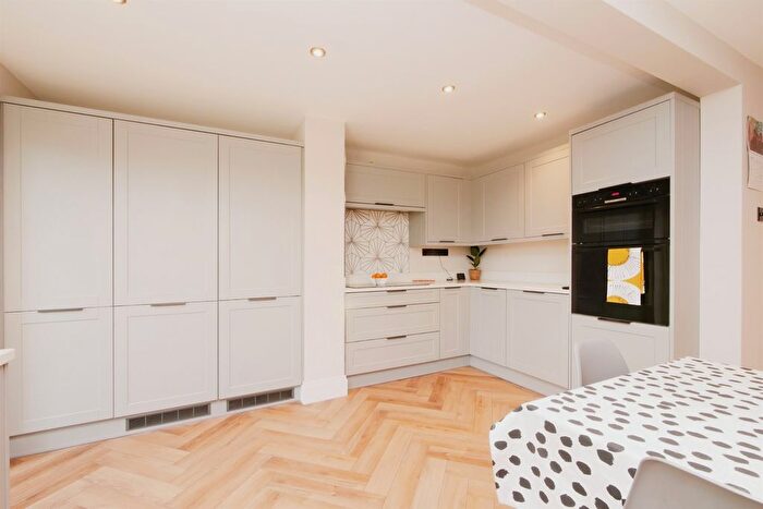 4 Bedroom Detached House For Sale In The Chestnuts, Wigginton, York, YO32