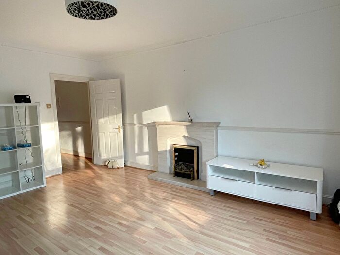 2 Bedroom Flat To Rent In Arun House, Maybate Avenue, KT2