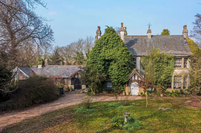 6 Bedroom Detached House For Sale In The Vicarage, Church Hill, Sherburn In Elmet, Leeds, LS25