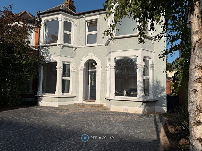 5 Bedroom Semi-Detached House To Rent In Kingswood Road, Ilford, IG3