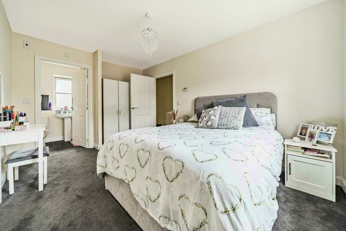 2 Bedroom Apartment To Rent In Kingsbrook, Aylesbury, HP22