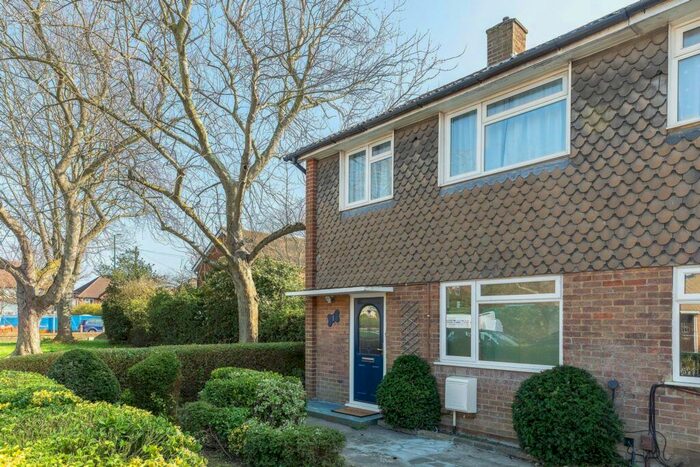 2 Bedroom End Of Terrace House To Rent In Stirling Road, Twickenham, TW2