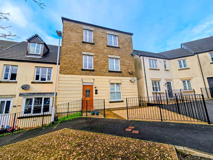 2 Bedroom Flat For Sale In Triumphal Crescent, Plympton, Plymouth, PL7