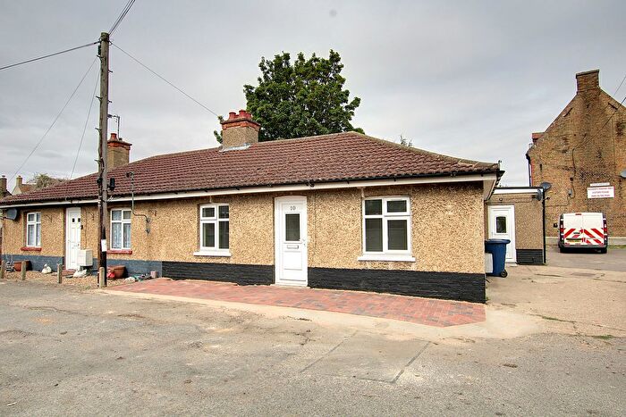 3 Bedroom Semi-detached Bungalow To Rent In Black Horse Lane, Chatteris, PE16