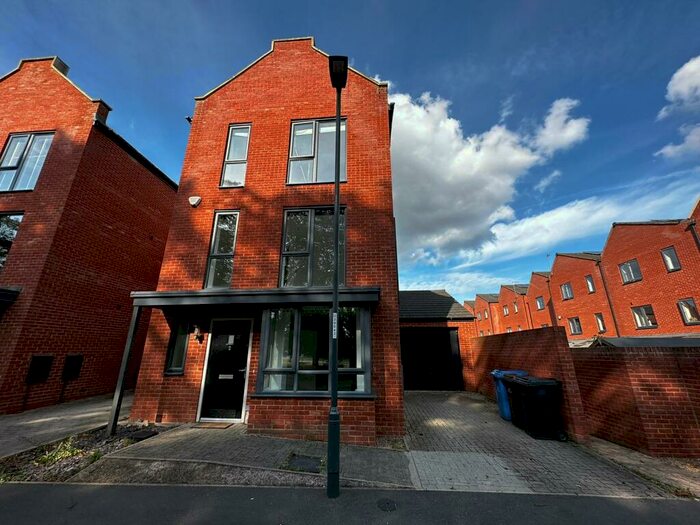 4 Bedroom House To Rent In Somerset Close, Derby, DE22