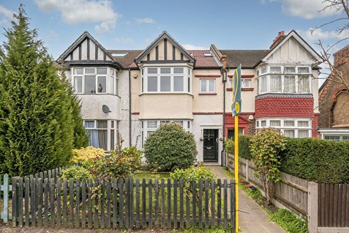 3 Bedroom Flat To Rent In Merton Hall Road, Wimbledon, London, SW19