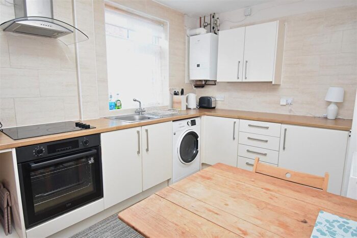 2 Bedroom End Of Terrace House To Rent In Hospital Fields, York, YO10