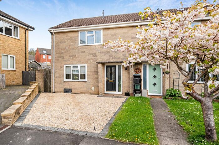 3 Bedroom End Of Terrace House For Sale In Dukes Close, Wincanton, BA9