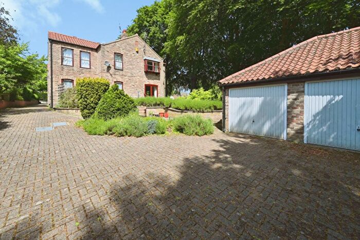 3 Bedroom Flat For Sale In The Wickets, Studley Road, Ripon, HG4