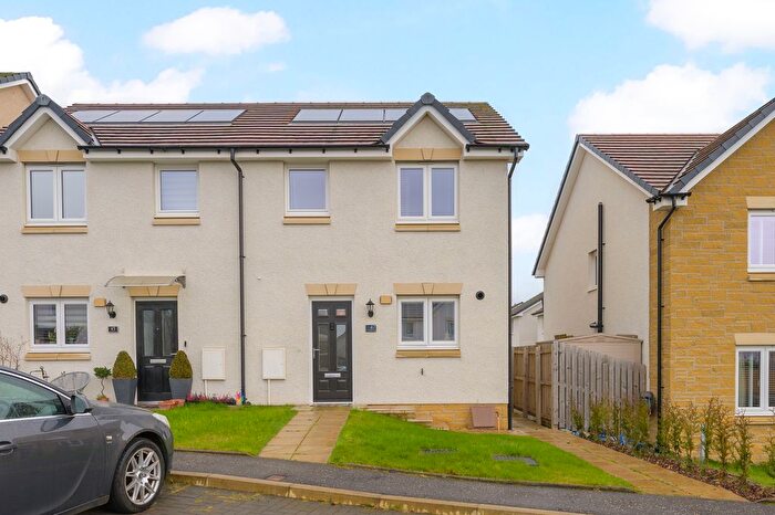 3 Bedroom Semi-Detached House For Sale In Curlew Way, Inverkeithing, KY11