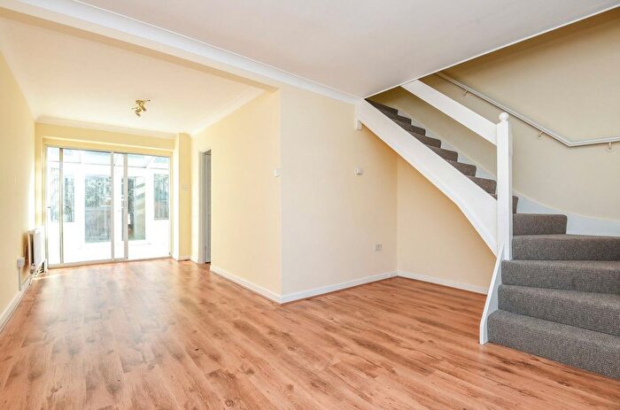 2 Bedroom End Of Terrace House To Rent In Mornington Walk, Richmond, TW10
