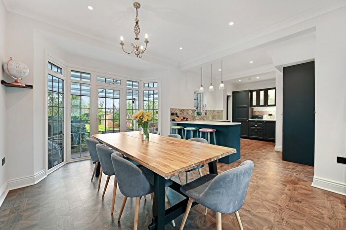 4 Bedroom Semi Detached House For Sale In Bush Grove, Stanmore, HA7