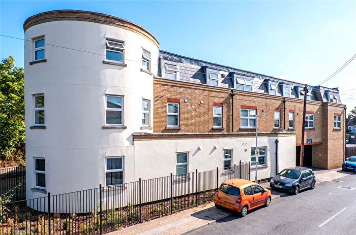 1 Bedroom Flat For Sale In Dover Road East, Northfleet, Kent, DA11
