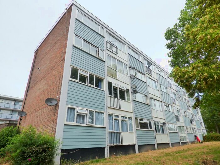 1 Bedroom Flat To Rent In The Knares, Basildon, SS16