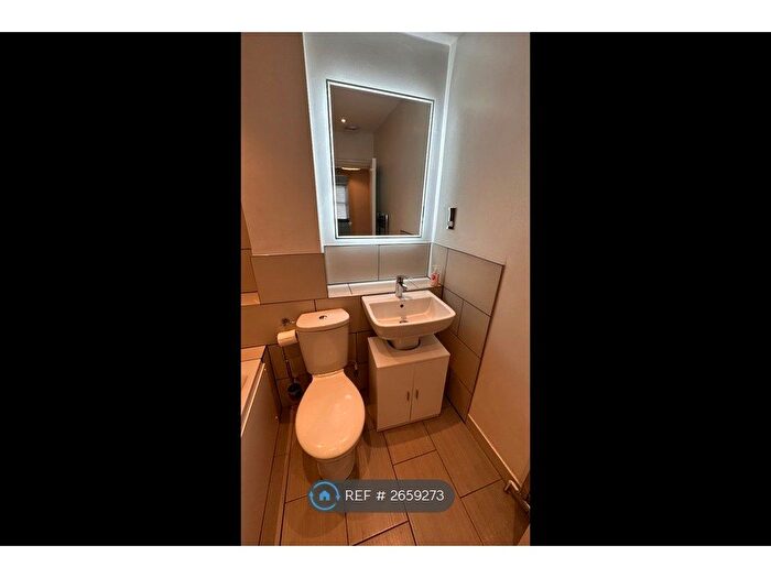 1 Bedroom Flat To Rent In Phoenix Place, Staines-Upon-Thames, TW18