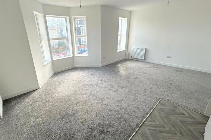 2 Bedroom Apartment To Rent In South Parade, Whitley Bay, NE26