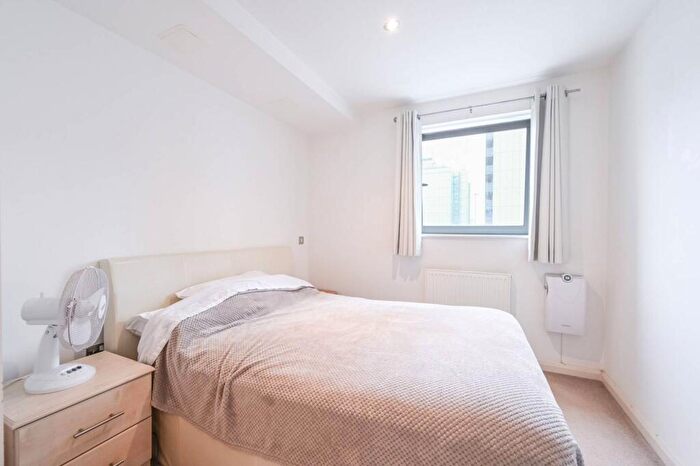 1 Bedroom Flat For Sale In Explorers Court, Canary Wharf, London, E14
