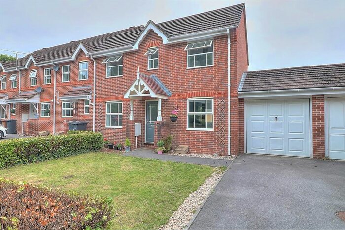 3 Bedroom Property To Rent In Tristram Close, Knightwood Park, Chandlers Ford, SO53