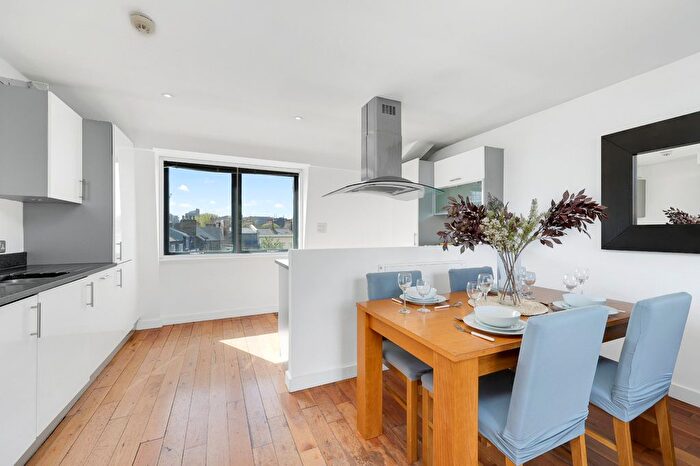 2 Bedroom Flat To Rent In Acton Street, London, WC1X