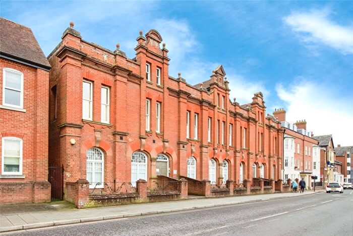 2 Bedroom Flat For Sale In Station Road West, Canterbury, Kent, CT2