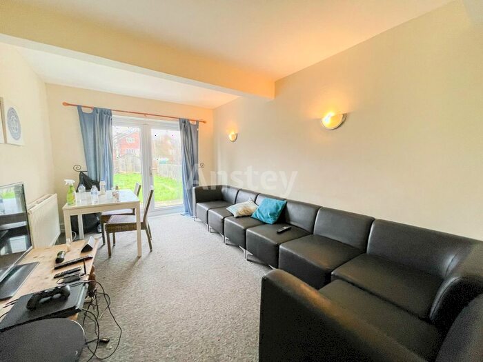 6 Bedroom Semi-Detached House To Rent In Stafford Road, Southampton, SO15