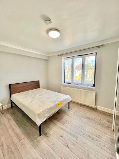 4 Bedroom Flat To Rent In Chamberlayne Road, London, NW10